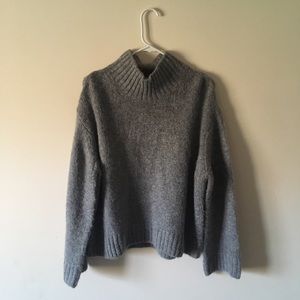 H&M OVERSIZED GRAY TURTLENECK SWEATER